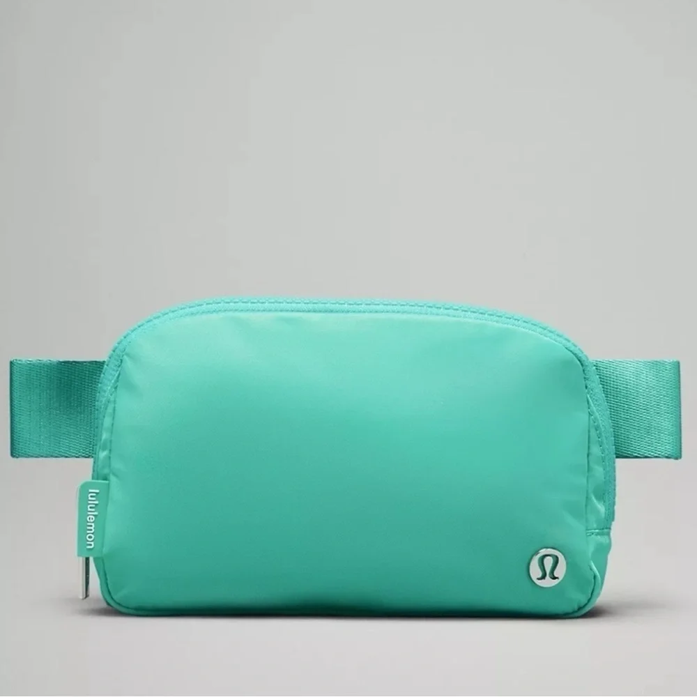 LULULEMON EVERYWHERE CROSSBODY BELT BAG EUC - Picture 2 of 9